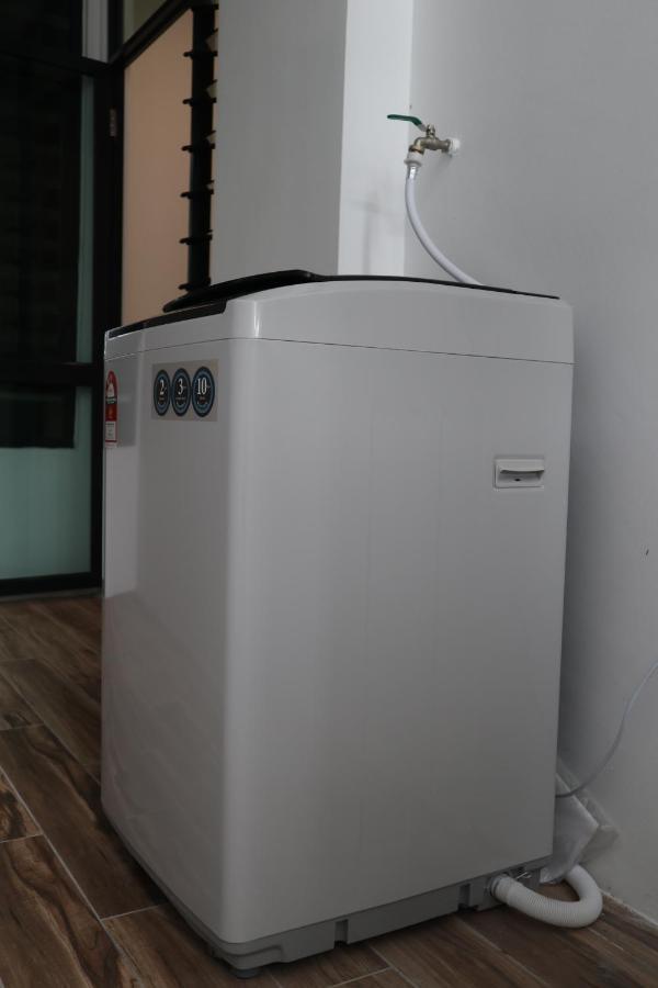 Zen66 @ Roxy Serviced Apartment Kuching Esterno foto