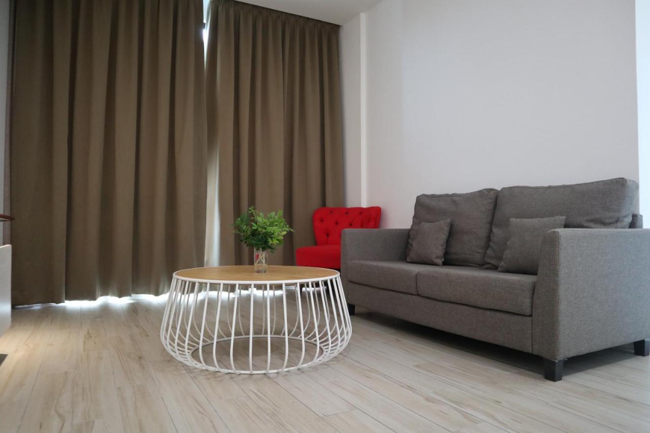 Zen66 @ Roxy Serviced Apartment Kuching Esterno foto