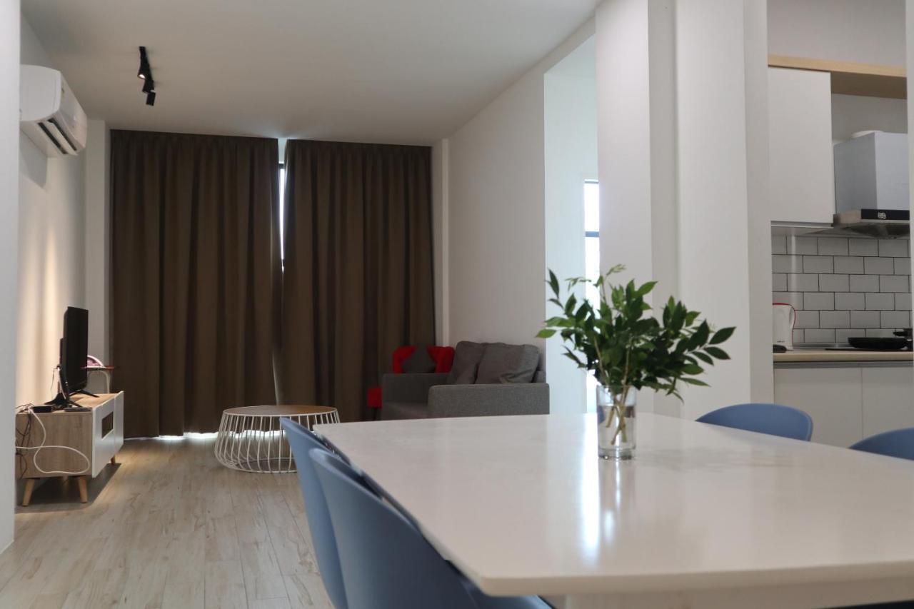 Zen66 @ Roxy Serviced Apartment Kuching Esterno foto