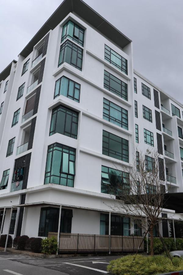Zen66 @ Roxy Serviced Apartment Kuching Esterno foto