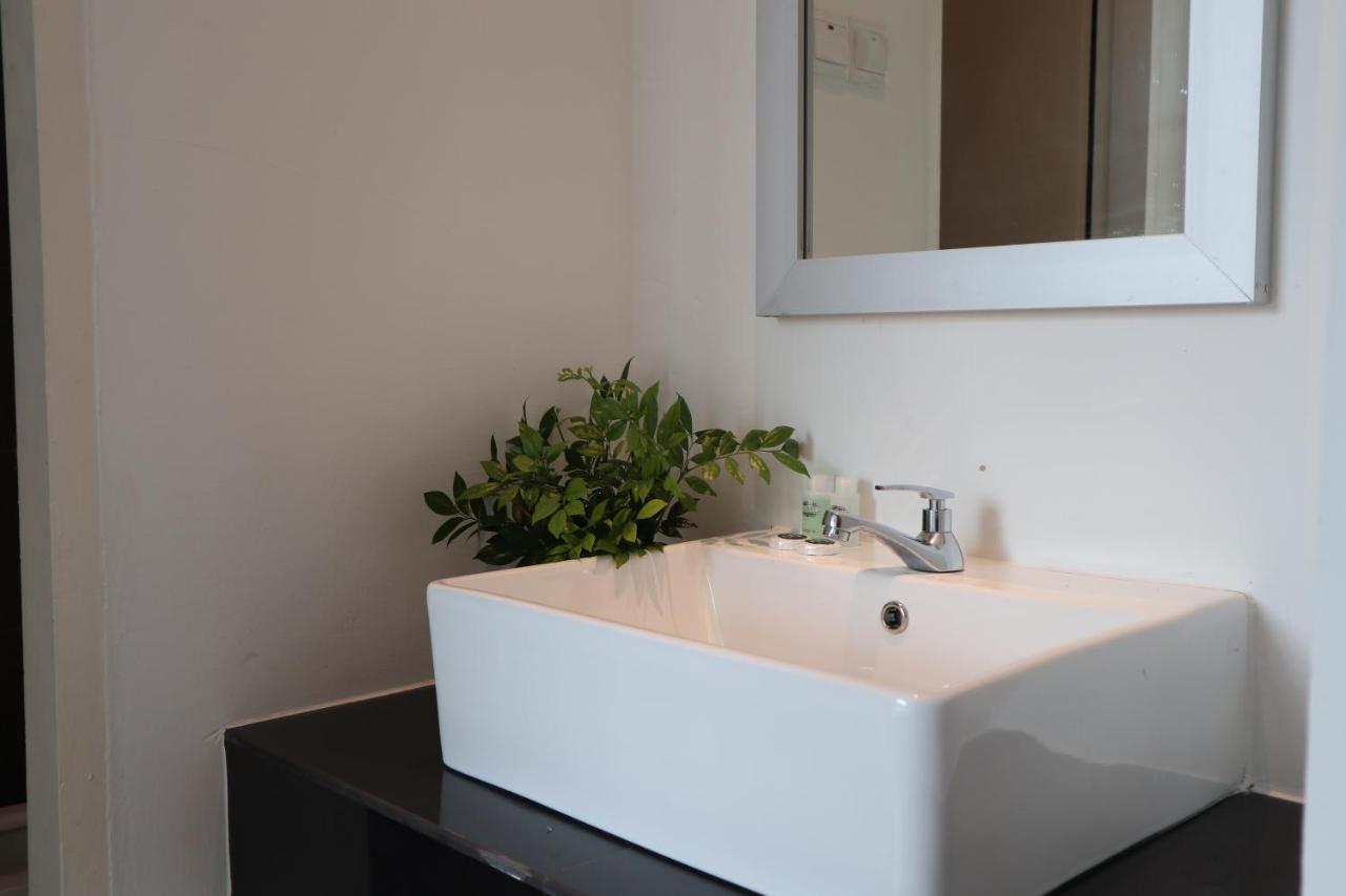 Zen66 @ Roxy Serviced Apartment Kuching Esterno foto